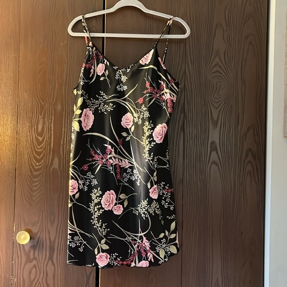 Colesce Couture 2pc. Silky black floral nightgown set. Robe and nightgown. Lg - Picture 6 of 11